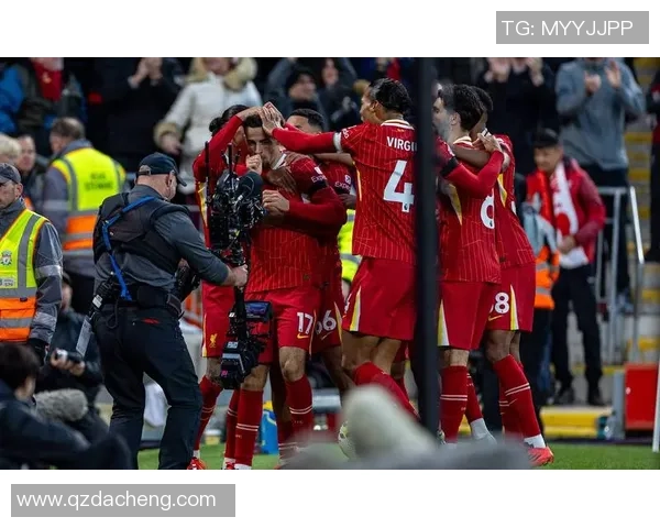 英超激战曼城狂胜拜仁四球绝杀瞬间引发全场狂欢分析